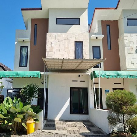 Villa Estetik Di Маланг Екстериор снимка