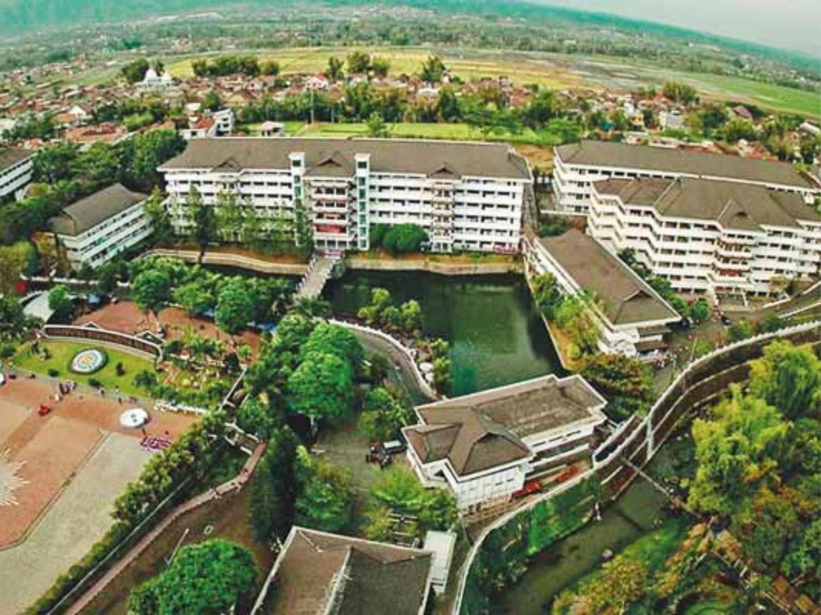Villa Estetik Di Маланг Екстериор снимка